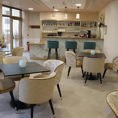 Domitys Services Seniors Le Parc Des Aubiers 4* Poissy