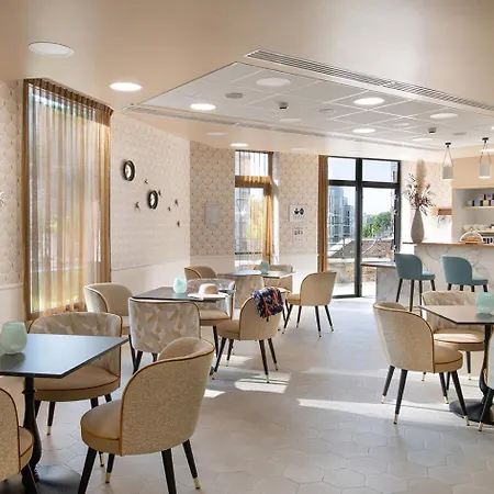 Apart Otel Domitys Services Seniors Le Parc Des Aubiers Poissy