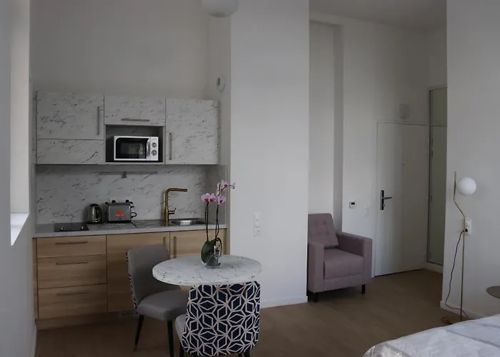 Domitys Services Seniors Le Parc Des Aubiers Apart Otel Poissy