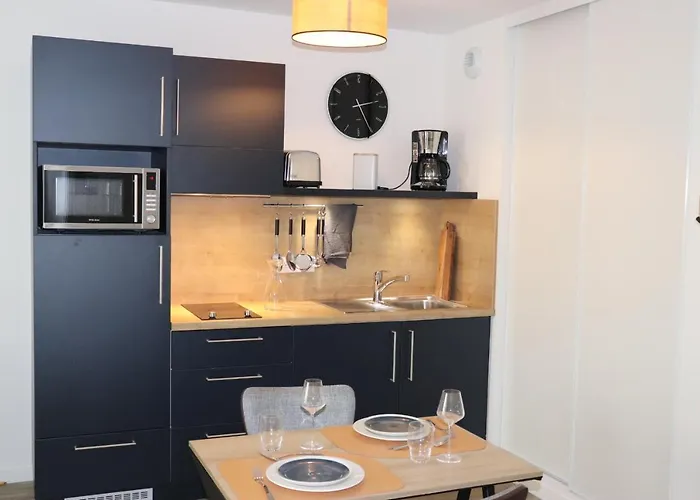 Domitys Services Seniors Le Parc Des Aubiers 4*