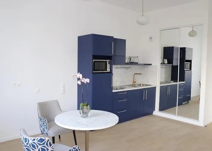Domitys Services Seniors Le Parc Des Aubiers 4*