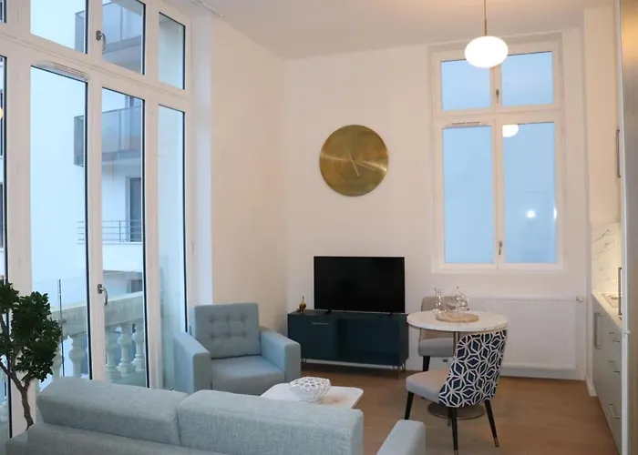Domitys Services Seniors Le Parc Des Aubiers 4*