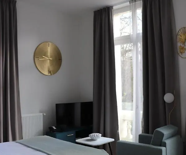 Domitys Services Seniors Le Parc Des Aubiers Apart Otel