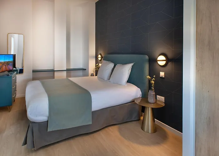 Domitys Services Seniors Le Parc Des Aubiers Apart Otel Poissy