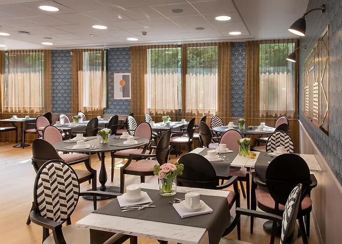 Domitys Services Seniors Le Parc Des Aubiers Poissy